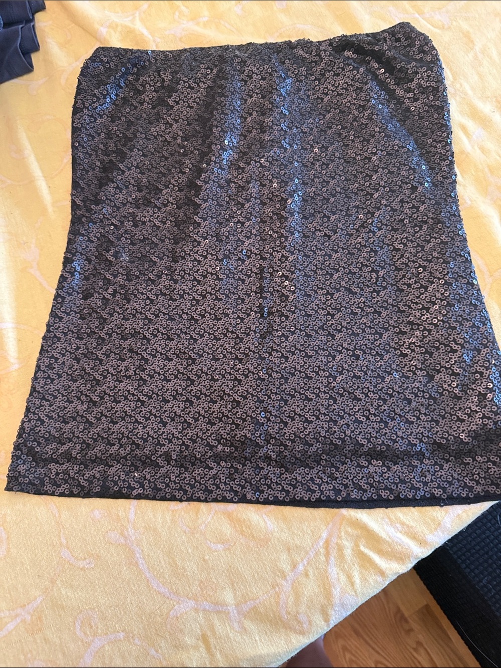 Black Sequin sequin top
Strapless 
Med
Perfect condition